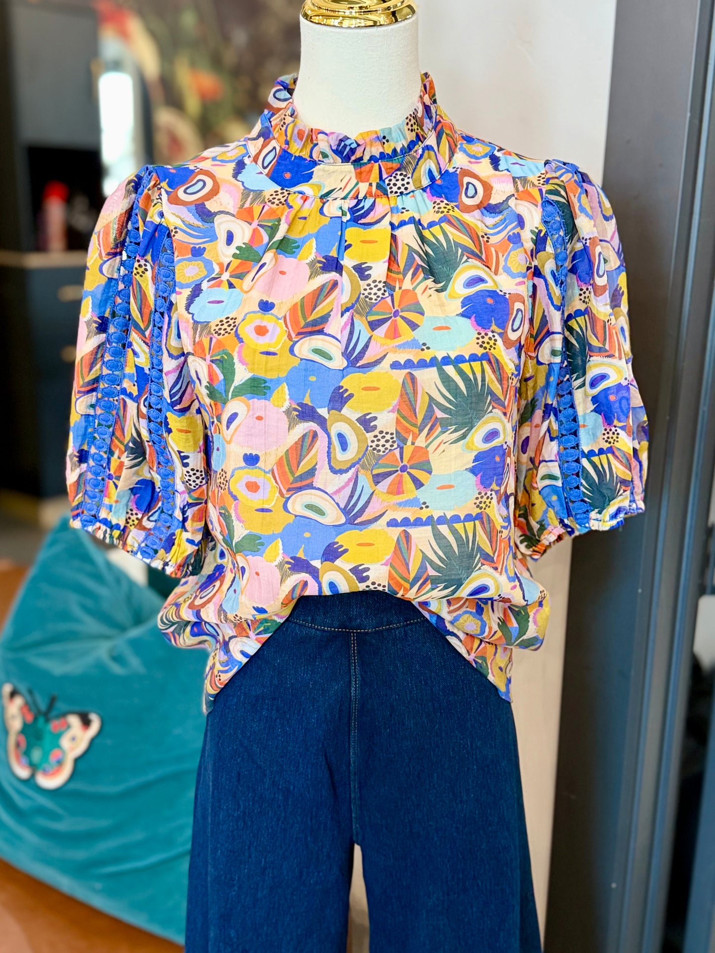 Petal Mosaic Puff Sleeve Trim Top